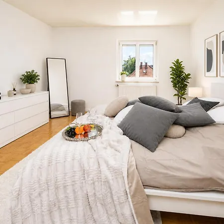 Og2 L Mit Balkon 15min Bis Salzburg Apartment